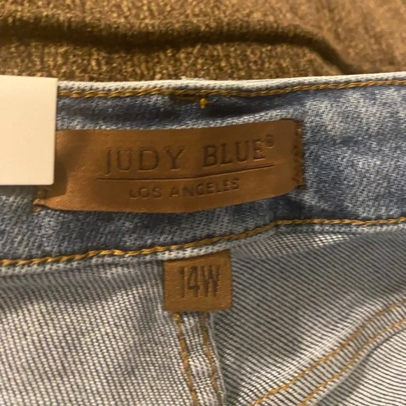 Judy Blue High-Rise Dad Jean Distressed Cris Cross
Waistband Light Wash - Picture 12 of 16